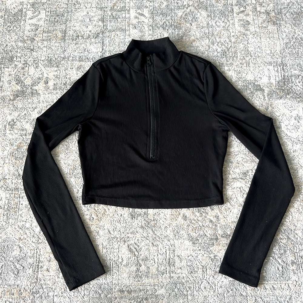 Black long sleeve top 🖤